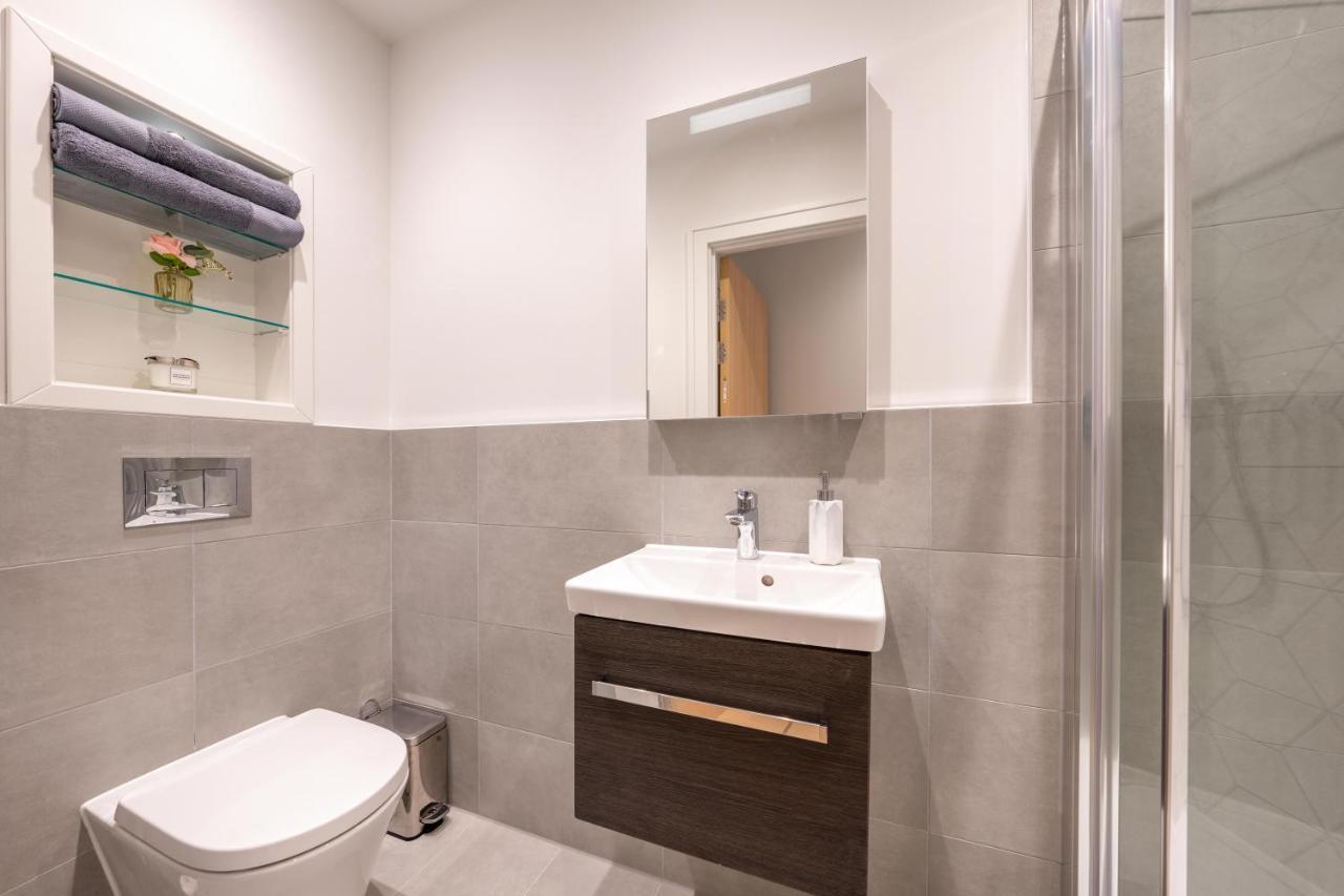 Cozy Apartments - Free Wifi And Parking Onsite Feltham 外观 照片