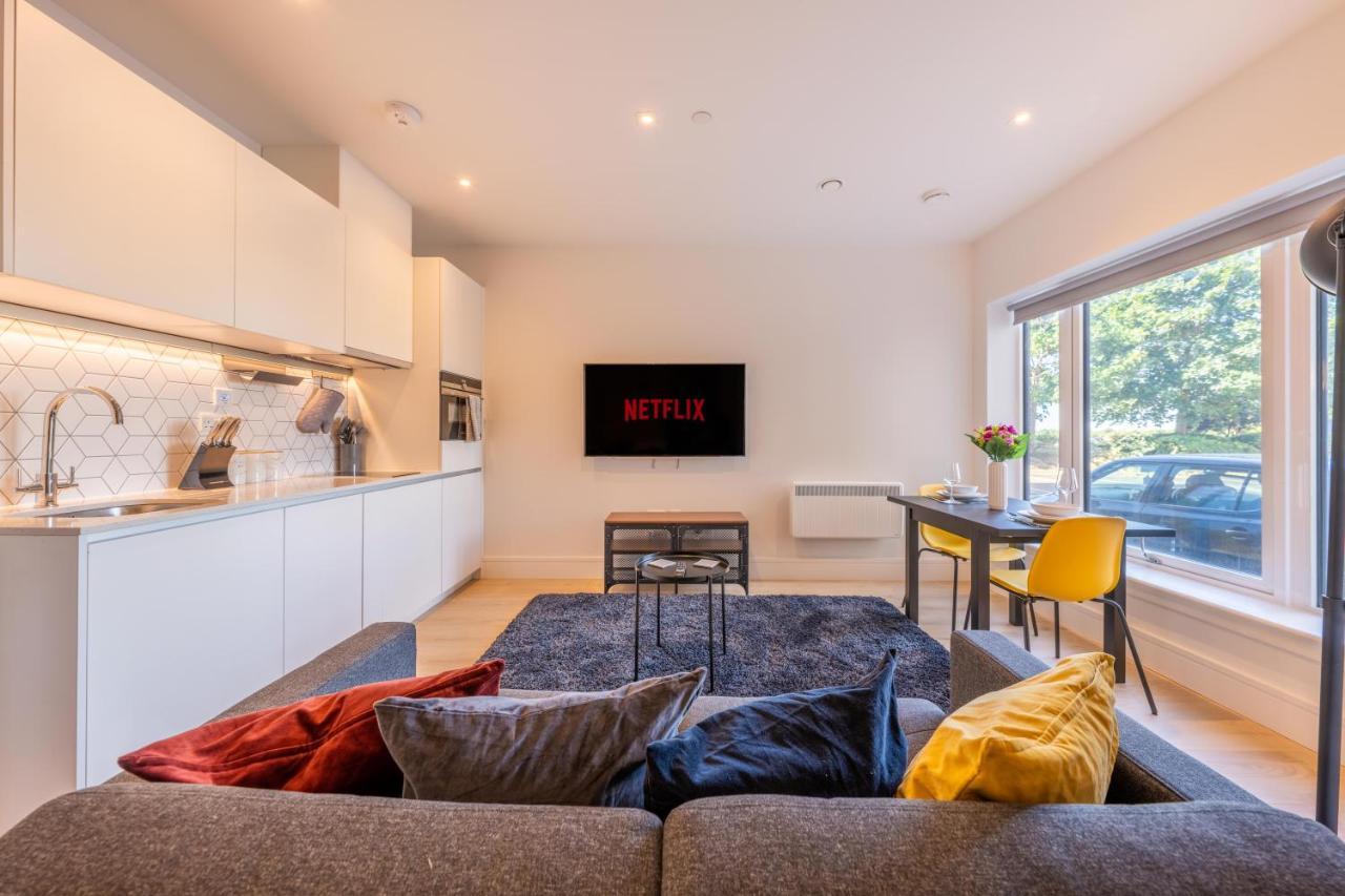 Cozy Apartments - Free Wifi And Parking Onsite Feltham 外观 照片