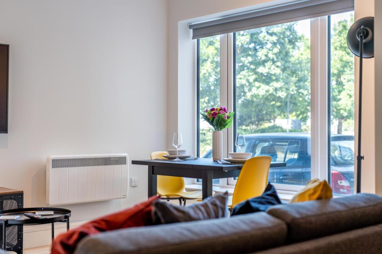 Cozy Apartments - Free Wifi And Parking Onsite Feltham 外观 照片