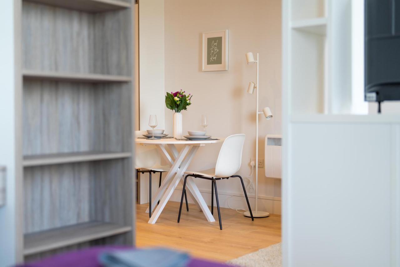 Cozy Apartments - Free Wifi And Parking Onsite Feltham 外观 照片